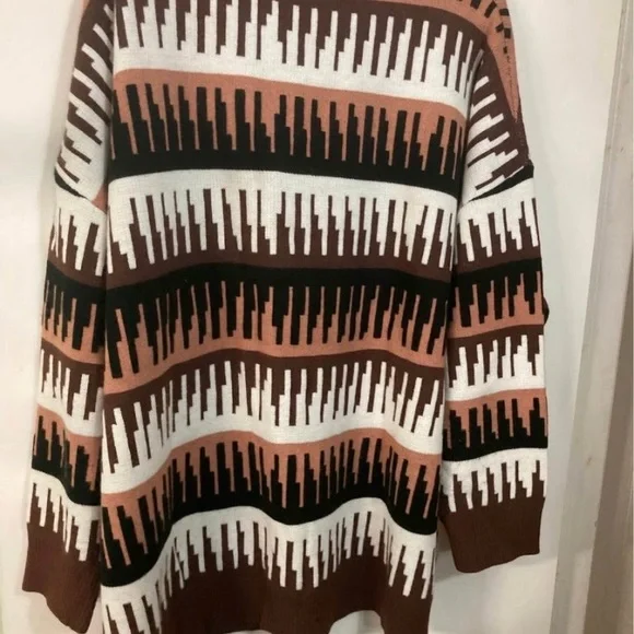 BloomChic Multicolor Geometric Sweater - Picture 2 of 10